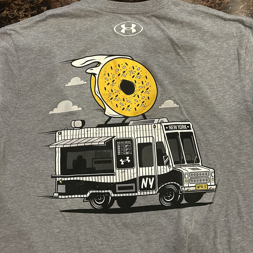 UA graphic tee size S - Picture 3 of 3